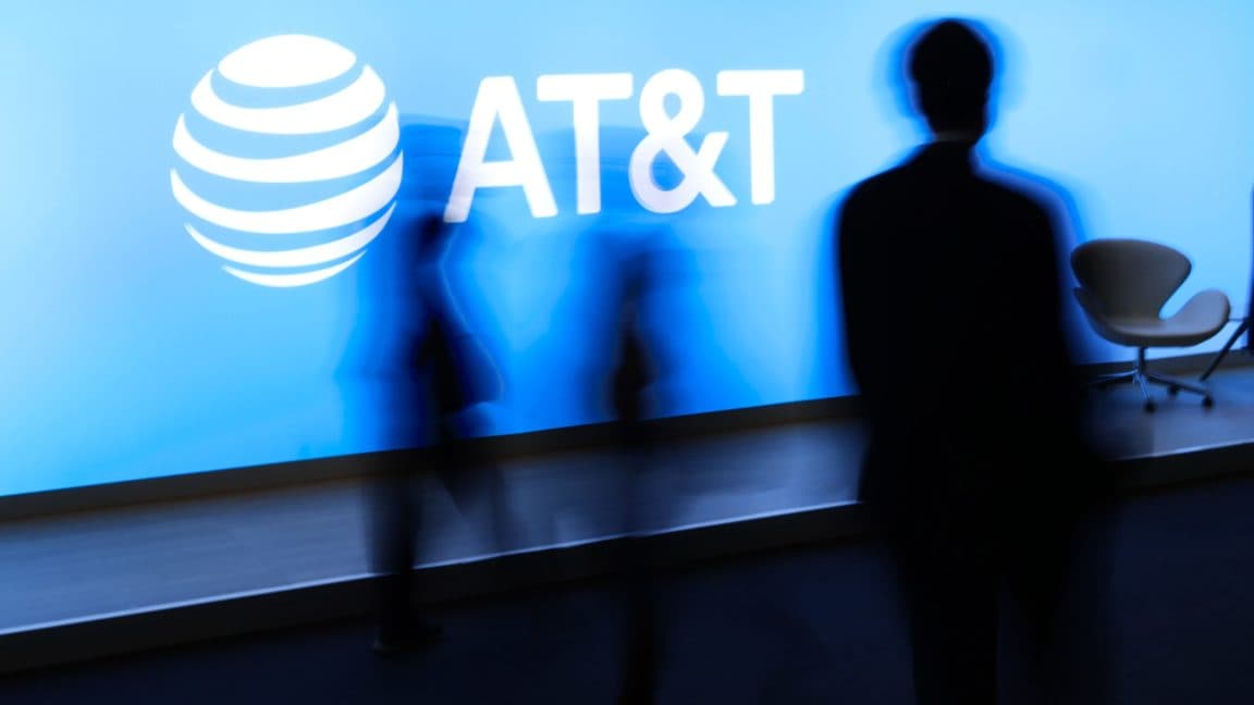 FCC Approves EchoStar Spectrum Sales to AT&T and SpaceX