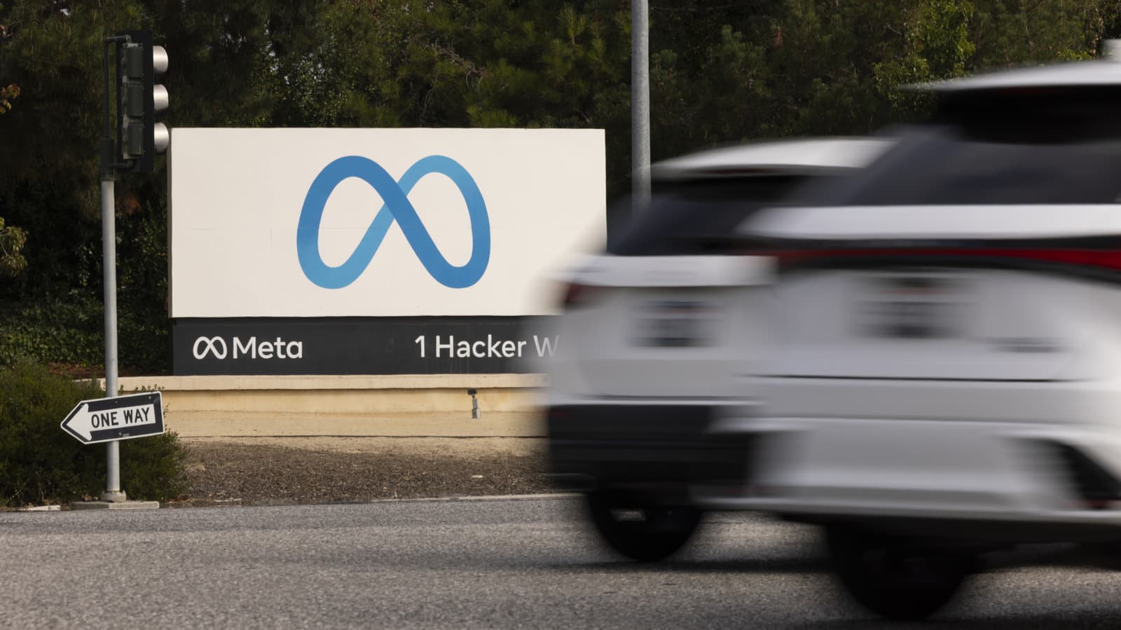 Oversight Board Urges Meta to Fix Inadequate AI Deepfake Rules